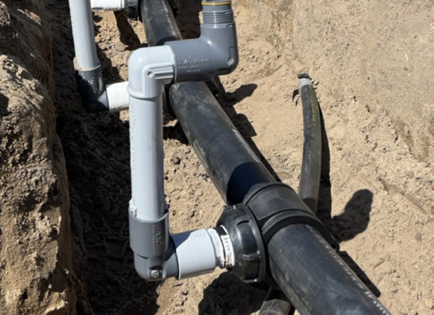 PE lateral isolation ball valve